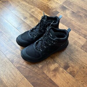 Black KEEN Explore Mid Height Waterproof Hiking Boots - Women's Size 8